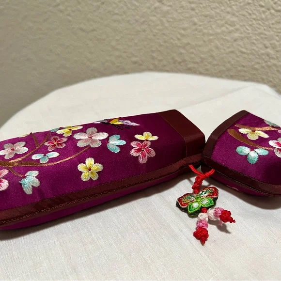 Floral Embroidered Glasses Case - Picture 4 of 5
